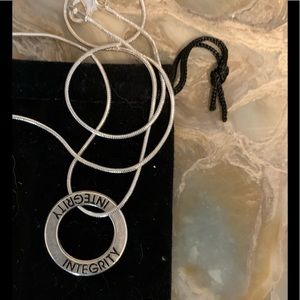 2/$60🍀 New INTEGRITY Circle Charm Necklace